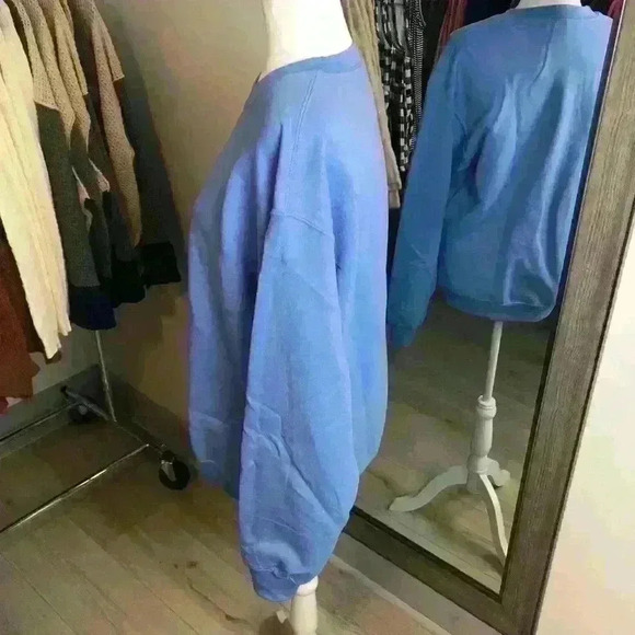 Blue Embroidered Crewneck Sweatshirt "Be Kind" - Picture 3 of 6